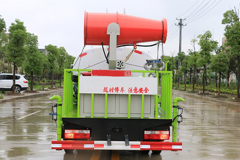 東風小多利卡5方抑塵霧炮噴灑車