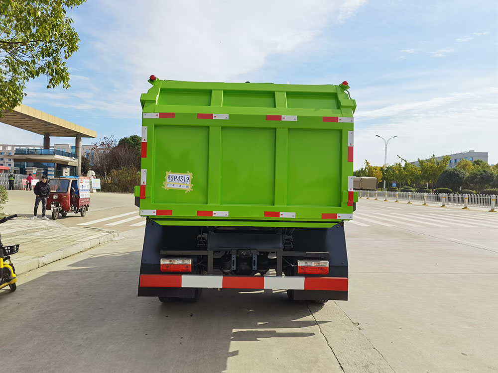 東風大多利卡8方掛桶垃圾車