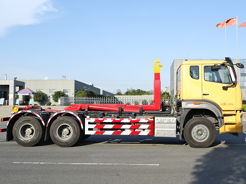 重汽浩瀚后雙橋18方勾臂垃圾車