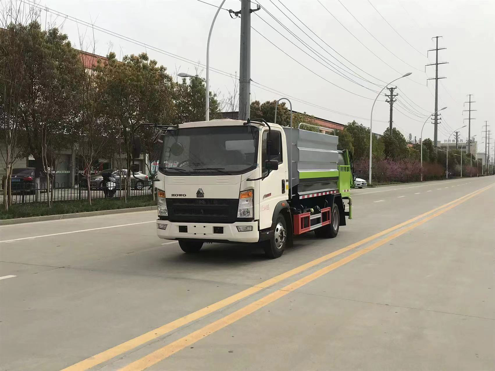 重汽豪沃輕卡7方藍牌灑水抑塵車